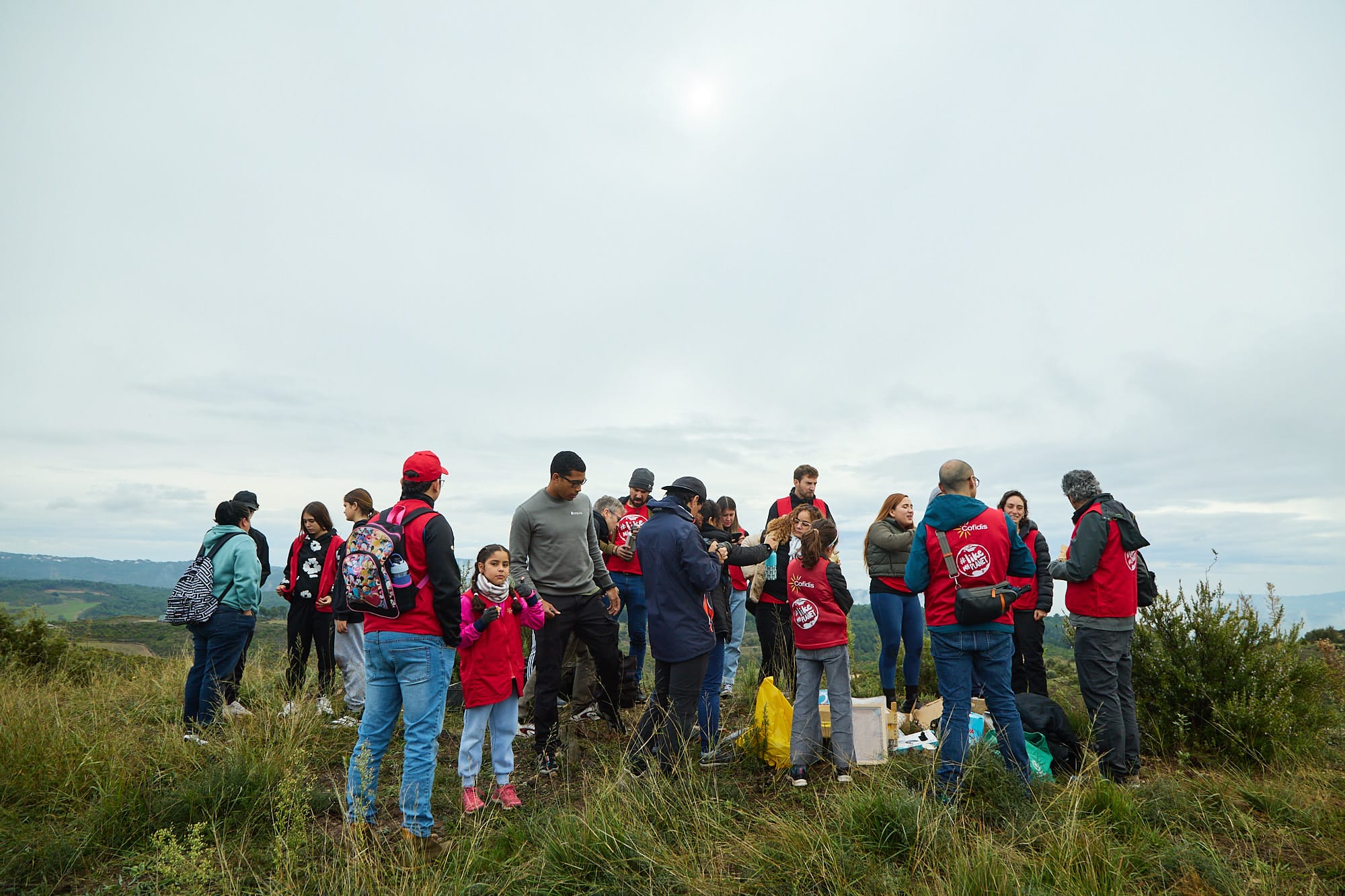 Grupo de voluntarios de Cofidis en el monte durante una jornada del Bosque Cofidis
